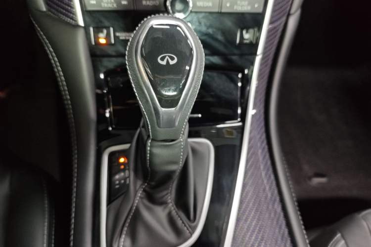 Used Infiniti Q60 2019 S 2.0T Luxury Sport Edition Gear Lever