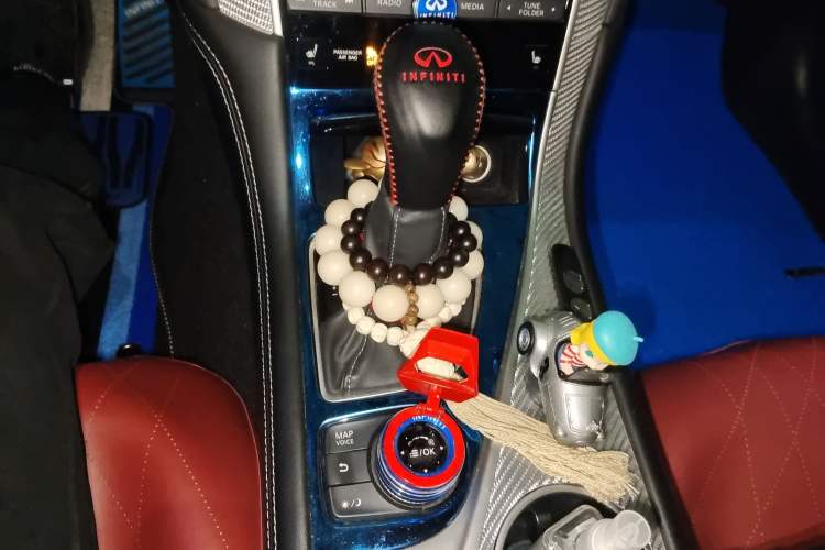 Used Infiniti Q60 2019 S 2.0T Luxury Sport Edition Gear Lever