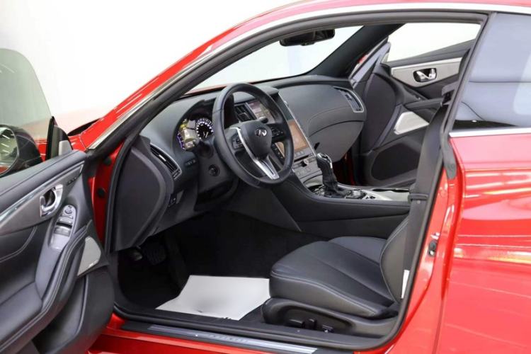 Used Infiniti Q60 2019 2.0T Luxury Edition Interior 3