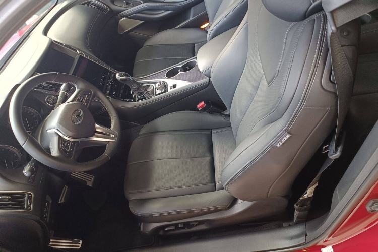Used Infiniti Q60 2019 S 2.0T Luxury Sport Edition Left Front Seat