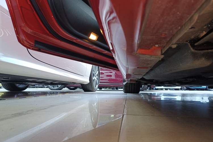 Used Infiniti Q60 2019 S 2.0T Luxury Sport Edition Left Side Sill