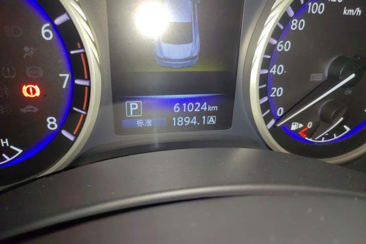 Used Infiniti Q60 2019 2.0T Luxury Edition Odometer Close Up