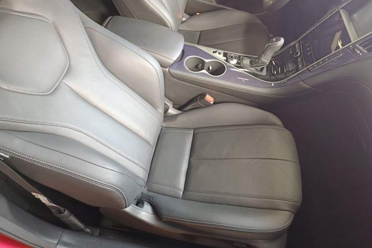 Used Infiniti Q60 2019 S 2.0T Luxury Sport Edition Right Front Seat