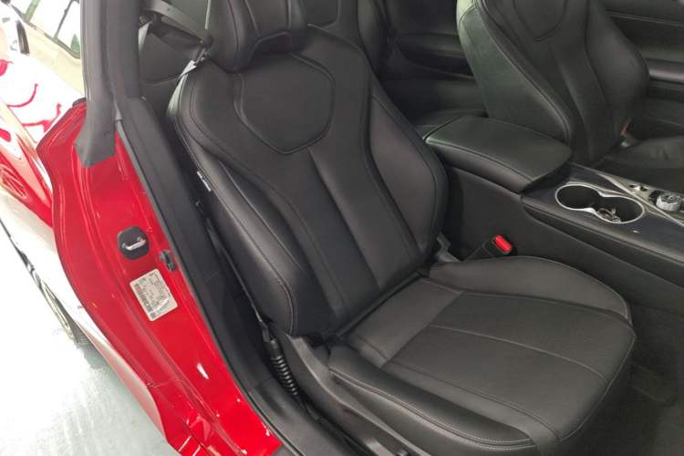 Used Infiniti Q60 2019 S 2.0T Luxury Sport Edition Right Front Seat