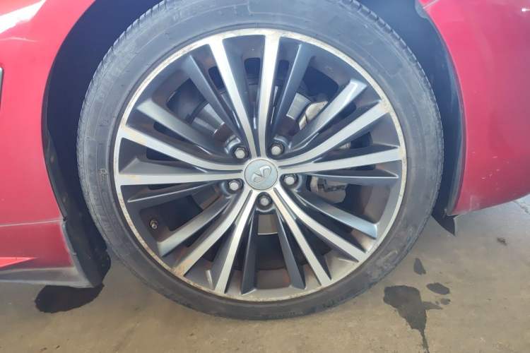 Used Infiniti Q60 2019 2.0T Luxury Edition Right Front Wheel Hub