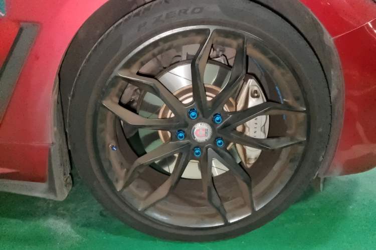 Used Infiniti Q60 2019 S 2.0T Luxury Sport Edition Right Front Wheel Hub
