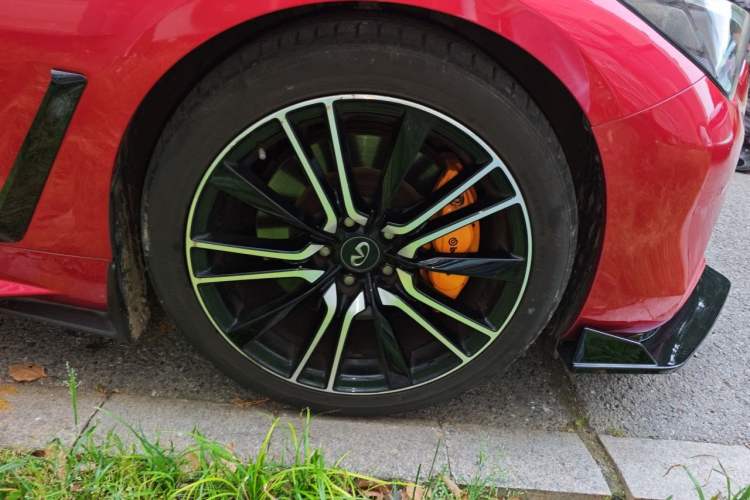 Used Infiniti Q60 2019 S 2.0T Luxury Sport Edition Right Front Wheel Hub