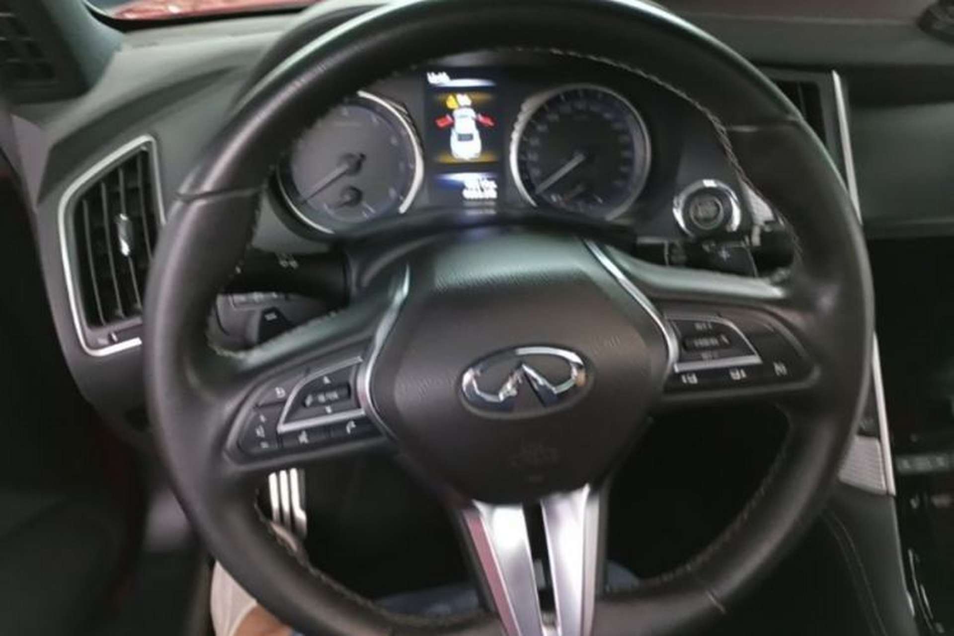 Used Infiniti Q60 2019 S 2.0T Luxury Sport Edition Steering Wheel