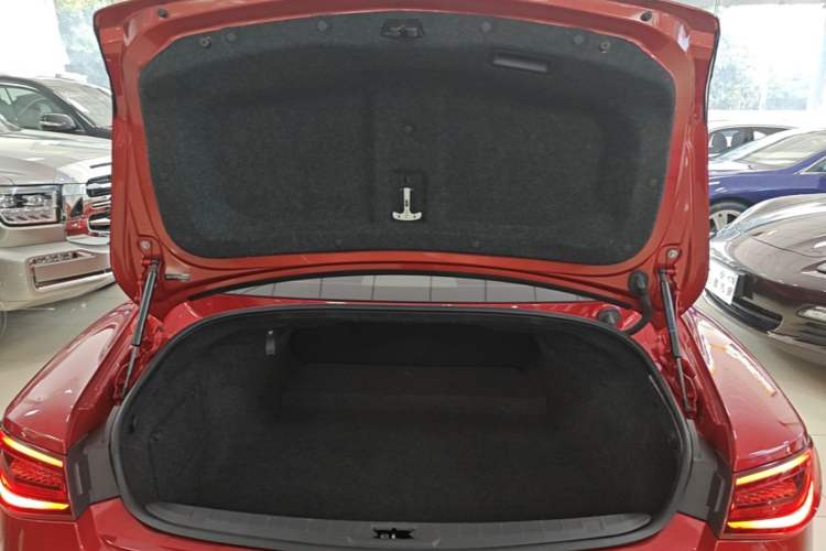 Used Infiniti Q60 2019 2.0T Luxury Edition Trunk
