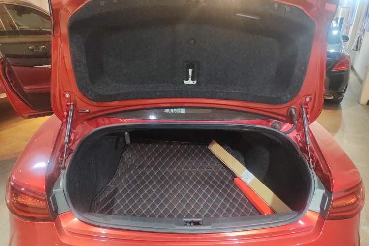 Used Infiniti Q60 2019 S 2.0T Luxury Sport Edition Trunk