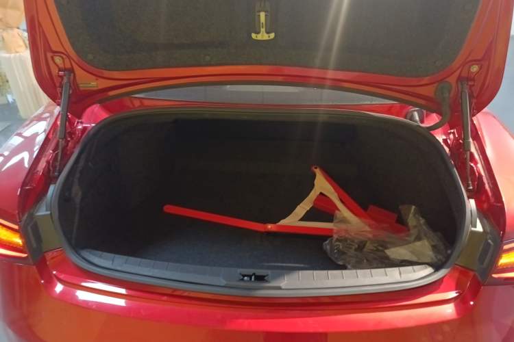 Used Infiniti Q60 2019 S 2.0T Luxury Sport Edition Trunk