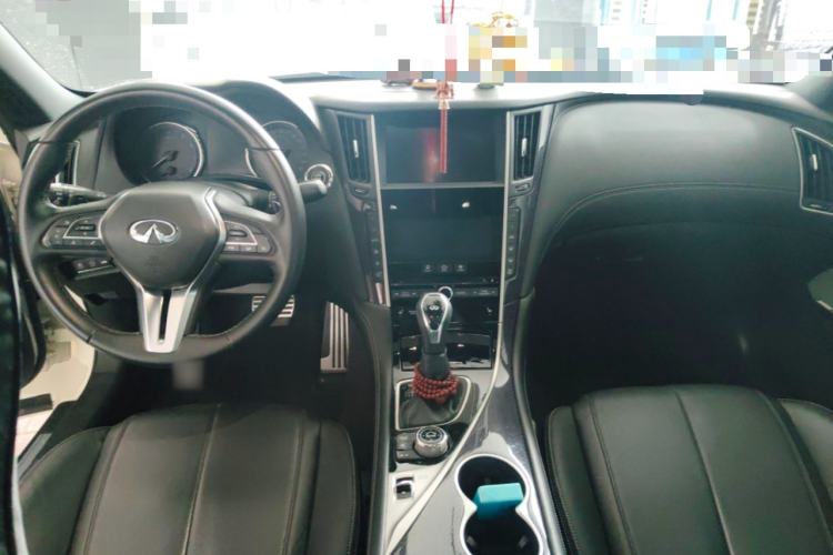 Used Infiniti Q60 2019 S 2.0T Luxury Sport Edition Center Console