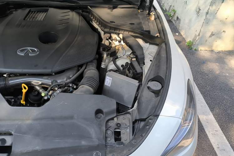 Used Infiniti Q60 2019 S 2.0T Luxury Sport Edition Engine Bay Left