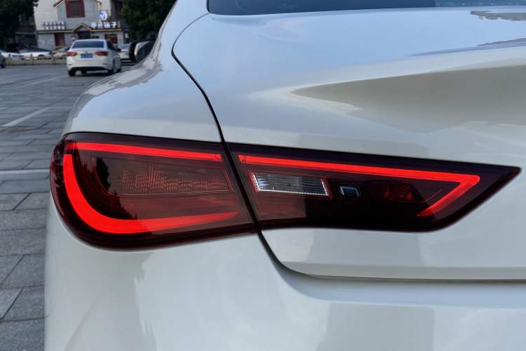 Used Infiniti Q60 2019 S 2.0T Luxury Sport Edition Exterior 4