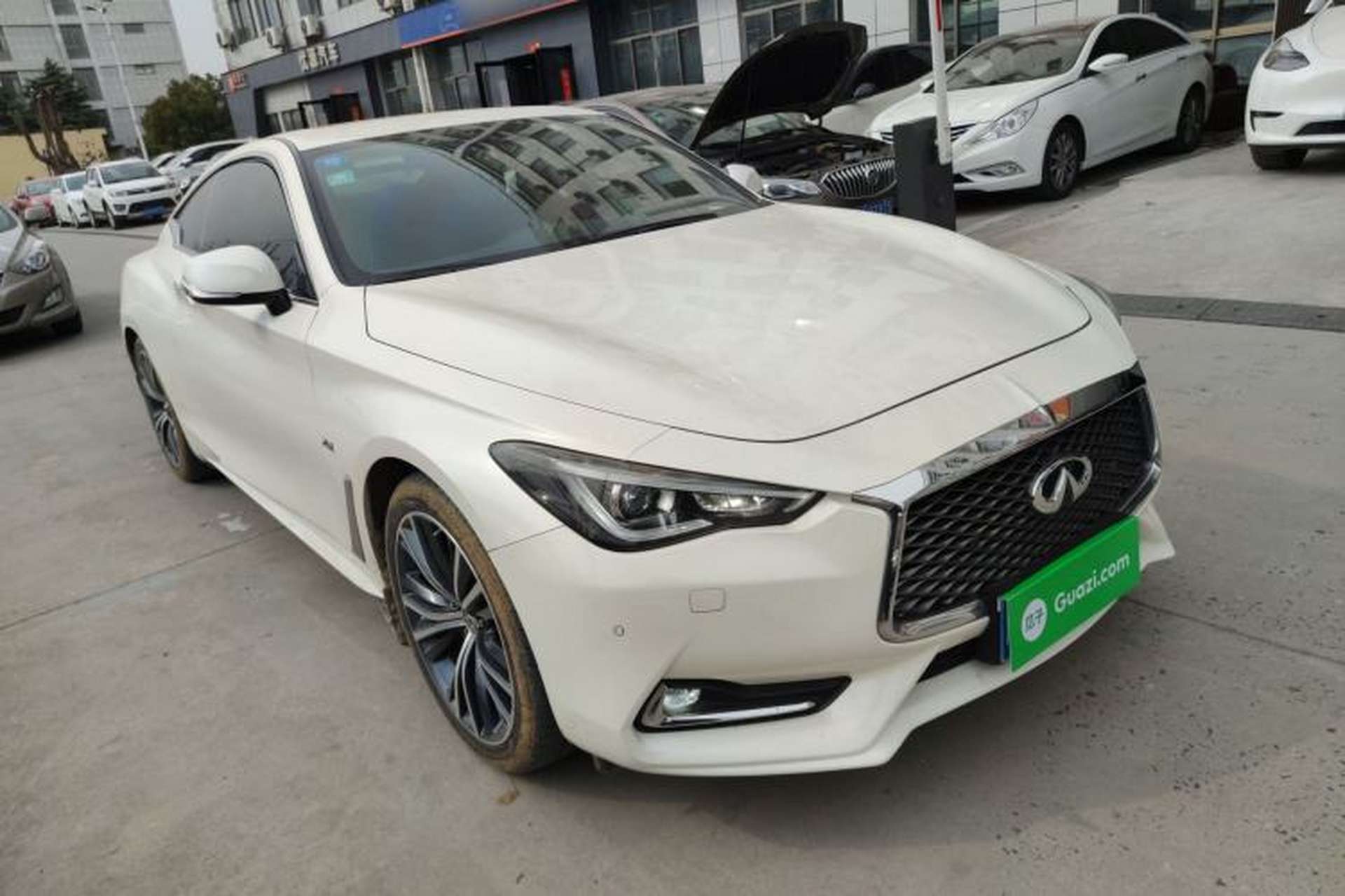 Used Infiniti Q60 2019 2.0T Luxury Edition Front Right 45 Deg
