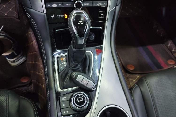 Used Infiniti Q60 2019 2.0T Luxury Edition Gear Lever