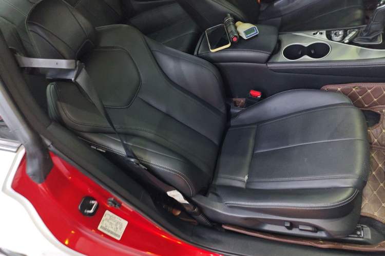 Used Infiniti Q60 2019 2.0T Luxury Edition Right Front Seat