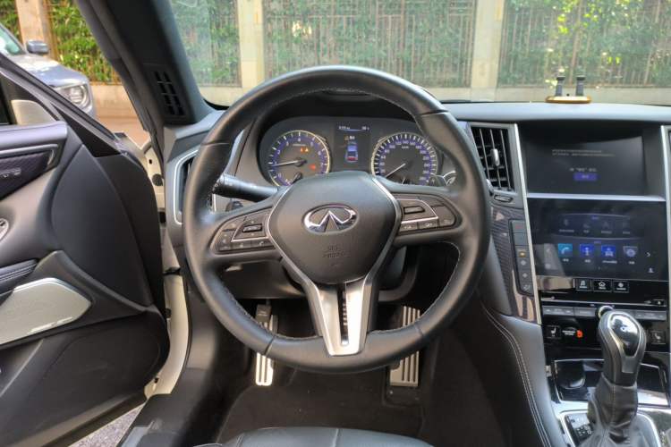 Used Infiniti Q60 2019 S 2.0T Luxury Sport Edition Steering Wheel