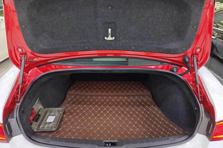 Used Infiniti Q60 2019 2.0T Luxury Edition Trunk