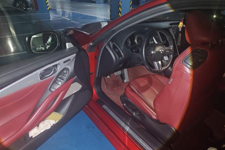 Used Infiniti Q60S  Driver Seat