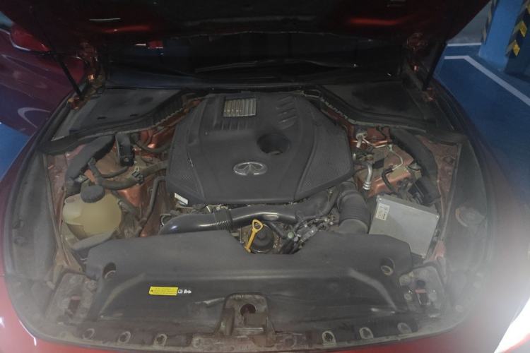 Used Infiniti Q60S  Engine Bay