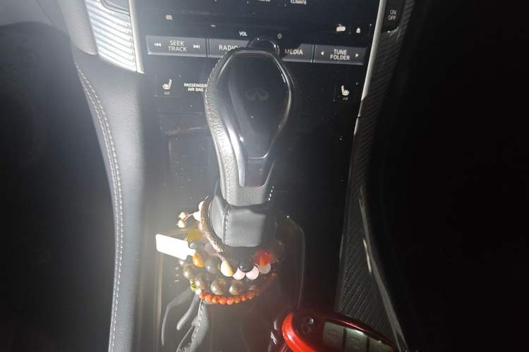 Used Infiniti Q60S  Gear Lever