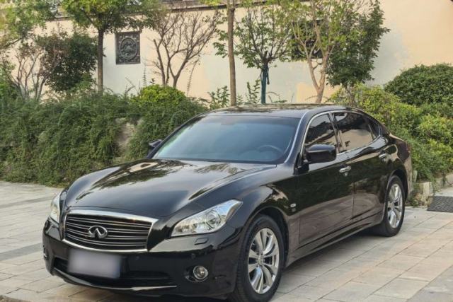 Infiniti Q70 2013 Q70L 2.5L Elegance Edition usado