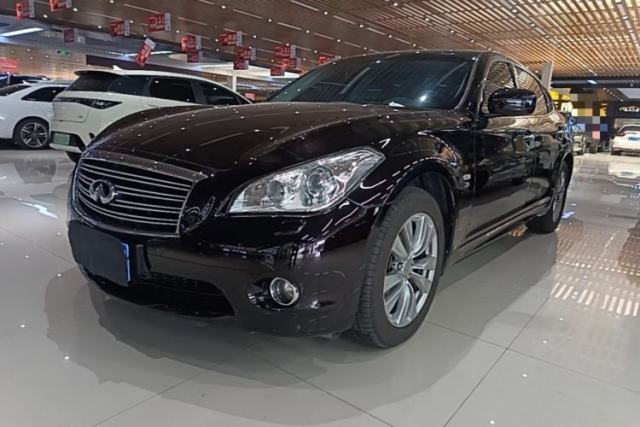 Ojetý Infiniti Q70 2013 Q70L 2.5L Elegance Edition