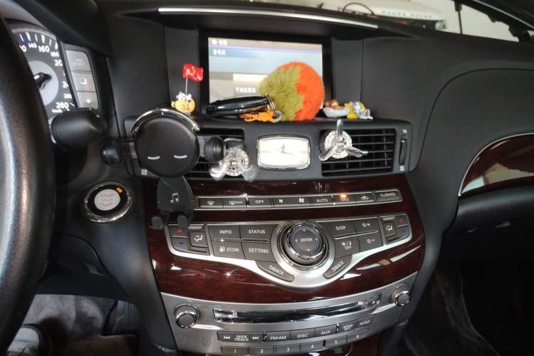 Used Infiniti Q70 2013 Q70L 2.5L Comfort Edition Audio And AC Panel