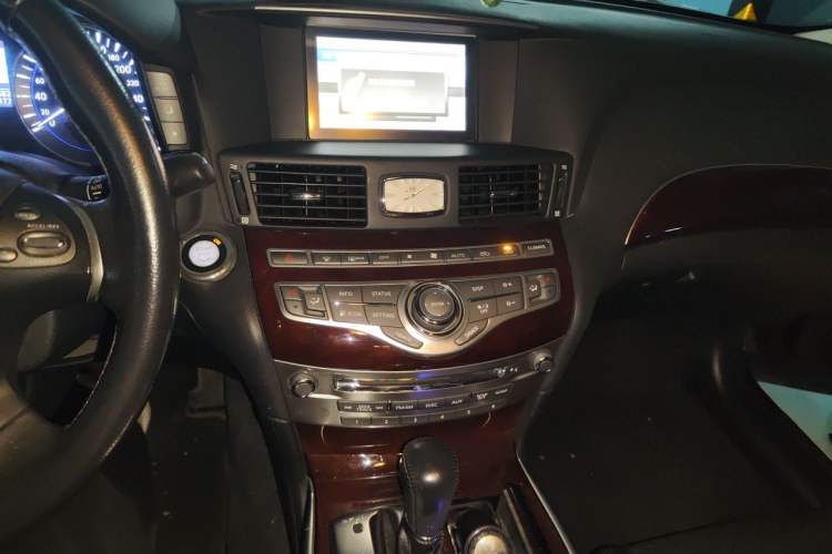 Used Infiniti Q70 2013 Q70L 2.5L Comfort Edition Audio And AC Panel