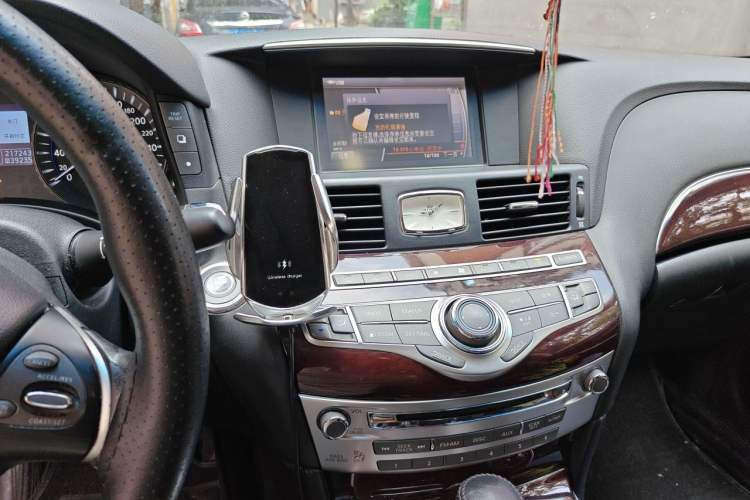 Used Infiniti Q70 2013 Q70L 2.5L Comfort Edition Audio And AC Panel