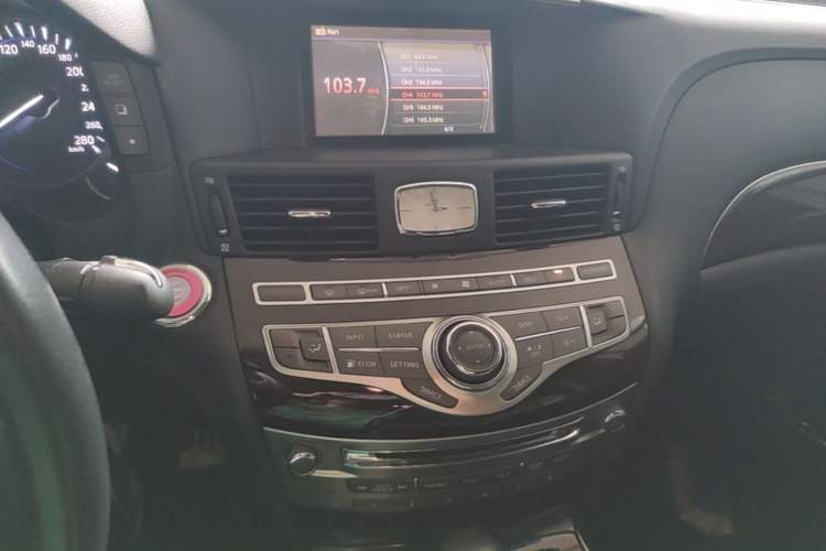 Used Infiniti Q70 2013 Q70L 2.5L Elegance Edition Audio And AC Panel