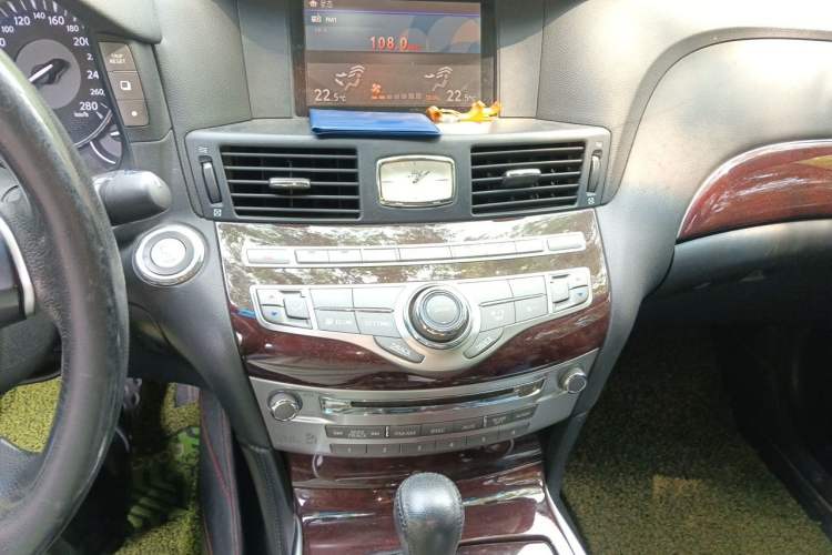 Used Infiniti Q70 2013 Q70L 2.5L Comfort Edition Audio And AC Panel