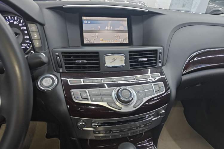 Used Infiniti Q70 2013 Q70L 2.5L Comfort Edition Audio And AC Panel