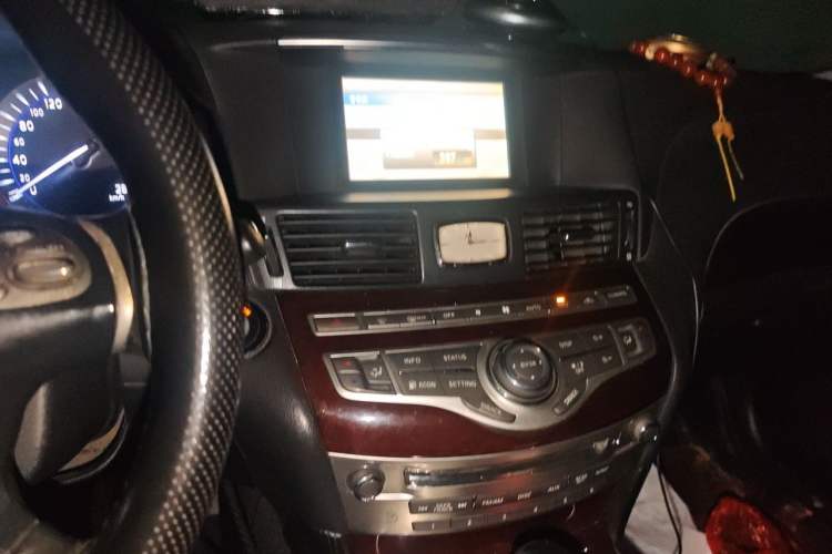 Used Infiniti Q70 2013 Q70L 2.5L Comfort Edition Audio And AC Panel