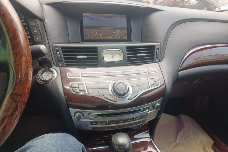 Used Infiniti Q70 2013 Q70L 2.5L Comfort Edition Audio And AC Panel