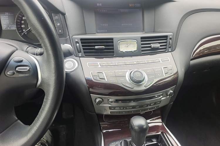 Used Infiniti Q70 2013 Q70L 2.5L Elegance Edition Audio And AC Panel