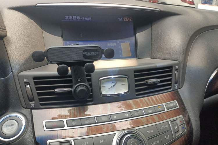 Used Infiniti Q70 2013 Q70L 3.5L Hybrid Luxury Edition Audio And AC Panel