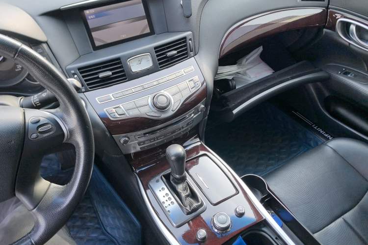 Used Infiniti Q70 2013 Q70L 2.5L Comfort Edition Audio And AC Panel