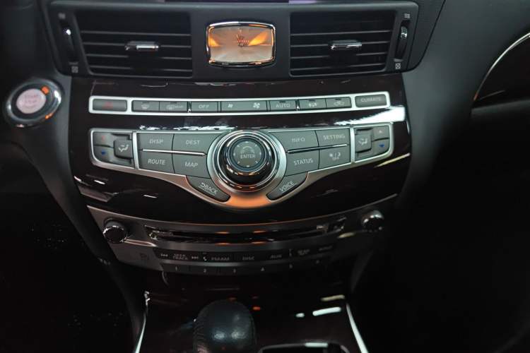 Used Infiniti Q70 2013 Q70L 2.5L Elegance Edition Audio And AC Panel