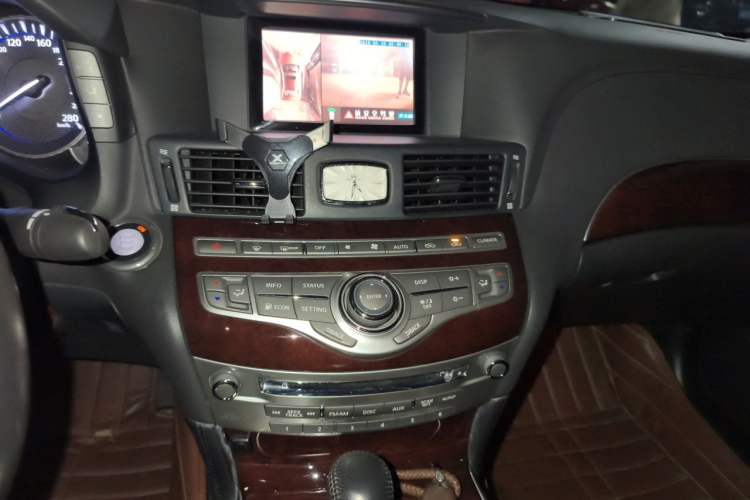 Used Infiniti Q70 2013 Q70L 2.5L Comfort Edition Audio And AC Panel