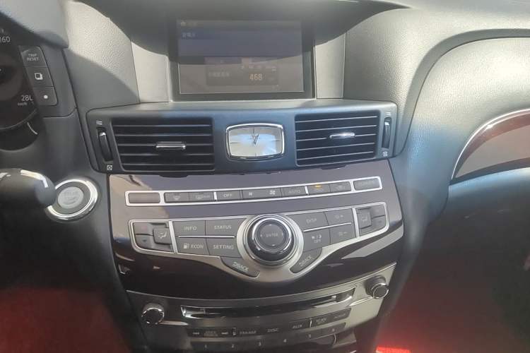Used Infiniti Q70 2013 Q70L 2.5L Comfort Edition Audio And AC Panel