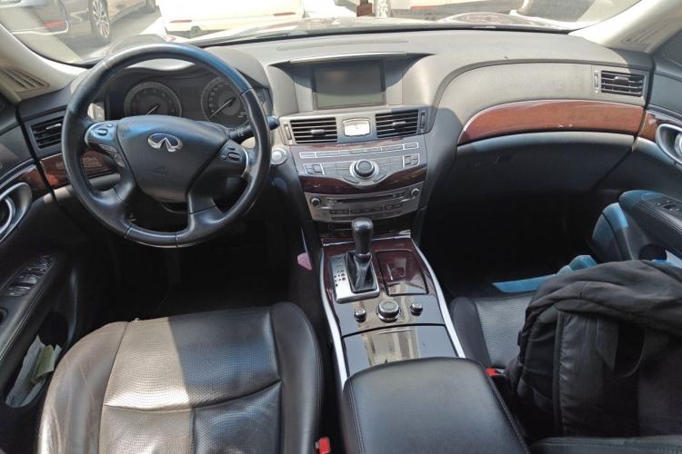 Used Infiniti Q70 2013 Q70L 2.5L Comfort Edition Center Console