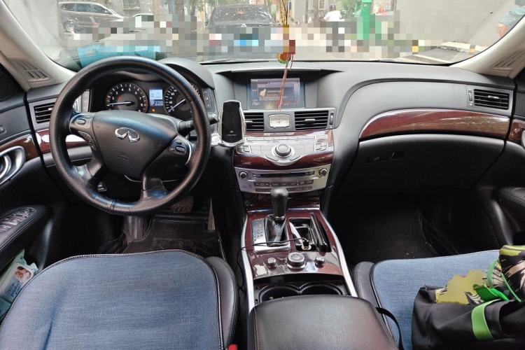 Used Infiniti Q70 2013 Q70L 2.5L Comfort Edition Center Console