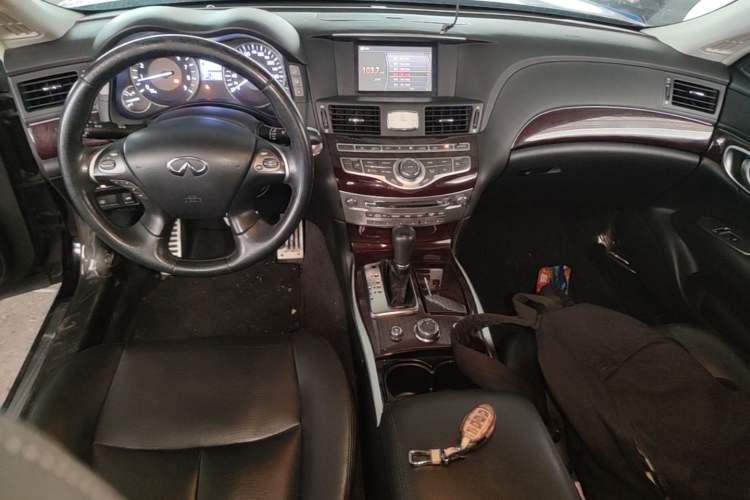 Used Infiniti Q70 2013 Q70L 2.5L Elegance Edition Center Console