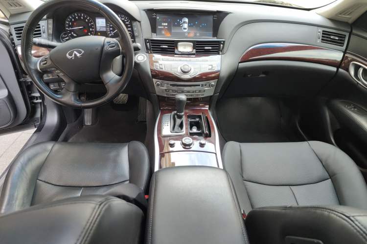 Used Infiniti Q70 2013 Q70L 2.5L Comfort Edition Center Console