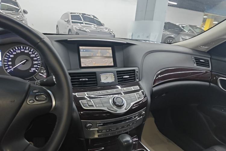 Used Infiniti Q70 2013 Q70L 2.5L Comfort Edition Center Console