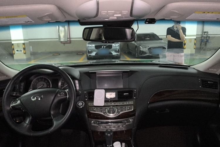 Used Infiniti Q70 2013 Q70L 2.5L Comfort Edition Center Console