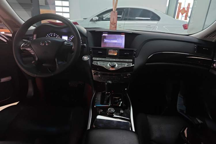 Used Infiniti Q70 2013 Q70L 2.5L Elegance Edition Center Console