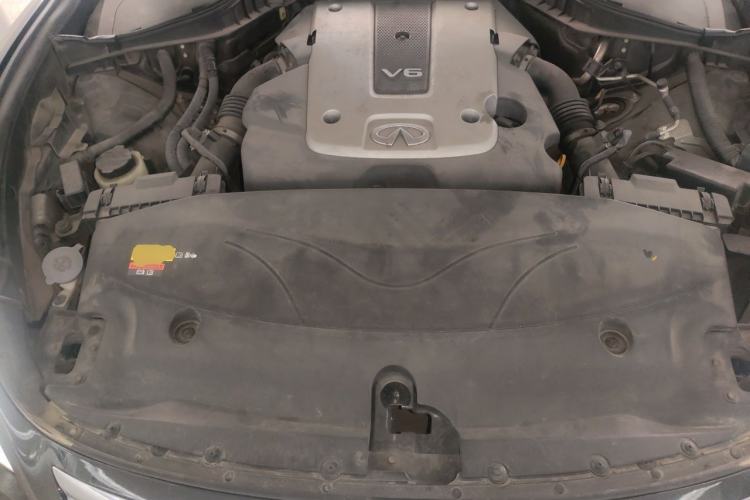 Used Infiniti Q70 2013 Q70L 2.5L Comfort Edition Engine Bay